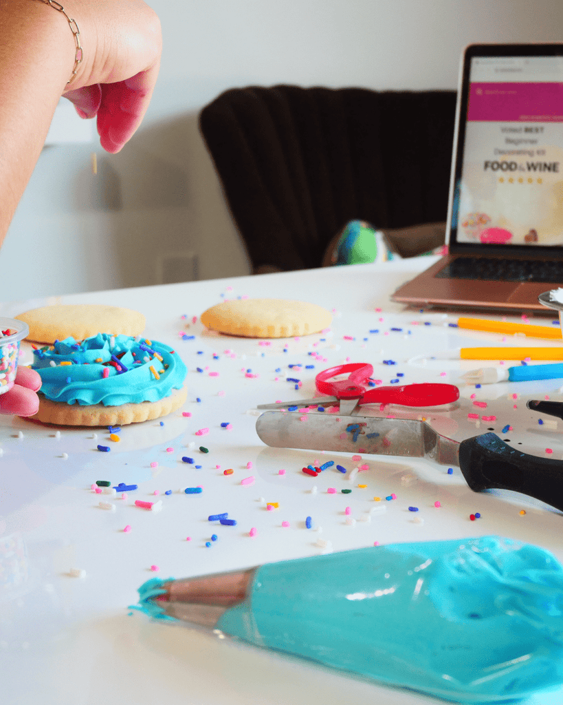 Sweetology Team Building Decorating 101 - Cookie and Gingerbread House Decorating Kits