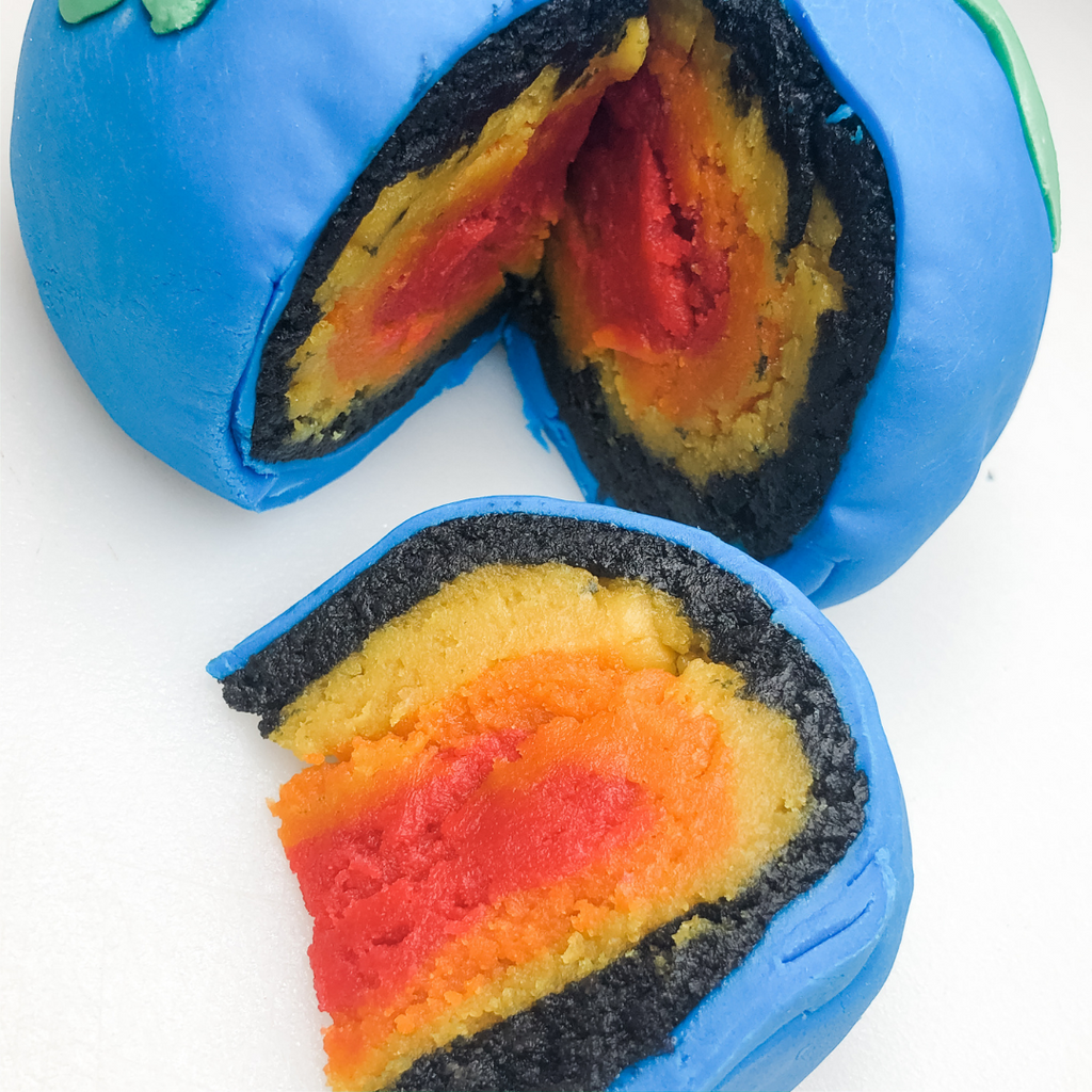 Turn your science lesson into a delicious snack with Sweetology’s do it yourself Earth Layers cake pop kit with step by step instructions